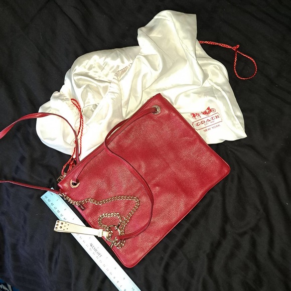 DELICIOUS Red Coach - unique and FABULOUS! Gold Chain strap - Picture 7 of 7